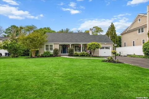 100 Eaton Ln, West Islip, NY 11795