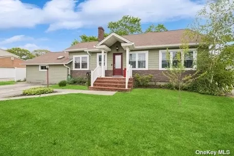 6 Costello Ave, Bay Shore, NY 11706