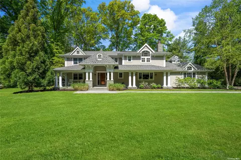 10 Kirby Ln, Muttontown, NY 11753
