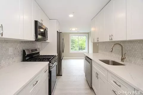 472 Daryl Dr #472, Medford, NY 11763