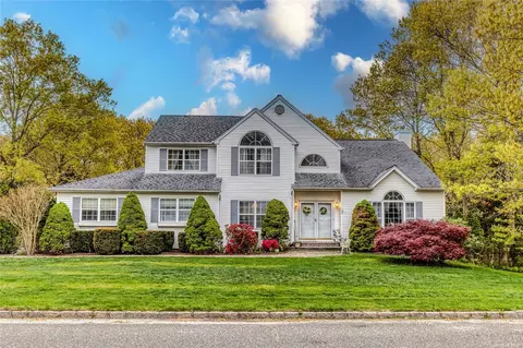 5 Kimberly, Manorville, NY 11949