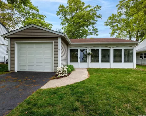 150 Laurance Ln #150, Ridge, NY 11961