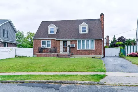 728 Bayberry Rd, Franklin Square, NY 11010