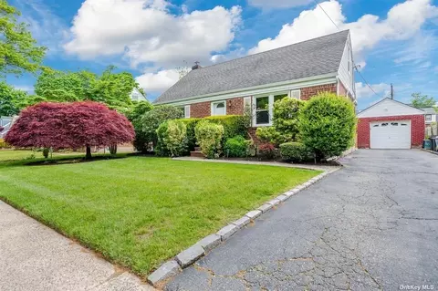 226 Lawrence St, Uniondale, NY 11553