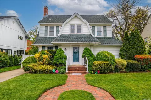 91 Dorchester Rd, Rockville Centre, NY 11570