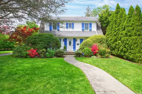18 Euston Rd, Garden City, NY 11530
