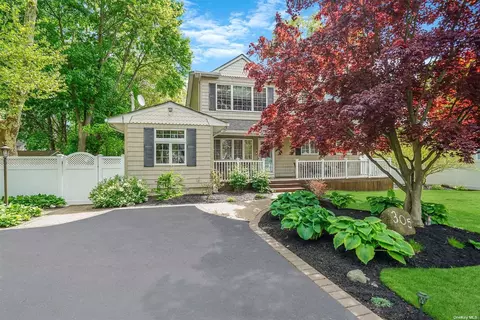 305 Mount Vernon Ave, Medford, NY 11763