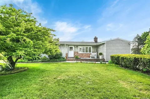 903 Connetquot Ave, Islip Terrace, NY 11752