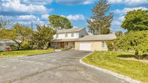 135 Wahl Ave, Inwood, NY 11096
