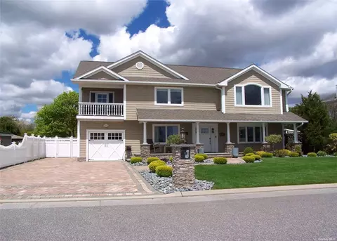 29 Sunset Ln, Patchogue, NY 11772