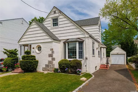 14 Alnwick Rd, Malverne, NY 11565