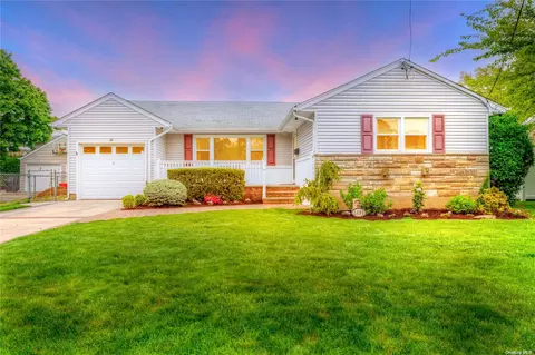 2481 Fortesque Ave, Oceanside, NY 11572