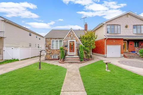 190 Oakley Ave, Elmont, NY 11003