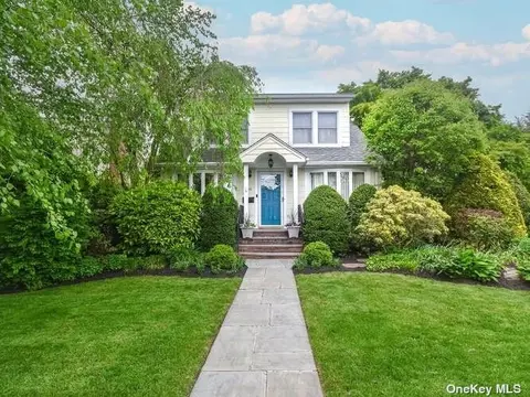40 Sylvia St, Glen Head, NY 11545
