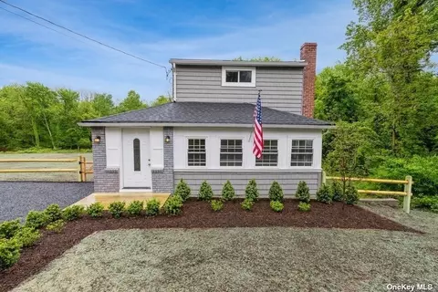 18 W Shore Rd, Huntington, NY 11743