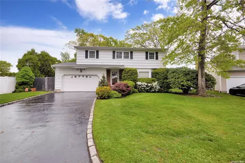 331 W 7th St, Deer Park, NY 11729