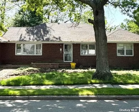 370 Manhattan Ave, Massapequa Park, NY 11762