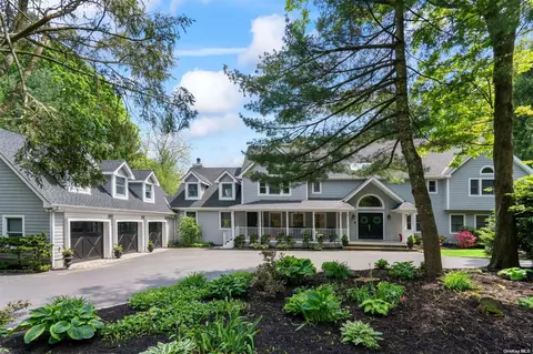 22 Rogers Dr, Cold Spring Harbor, NY 11724