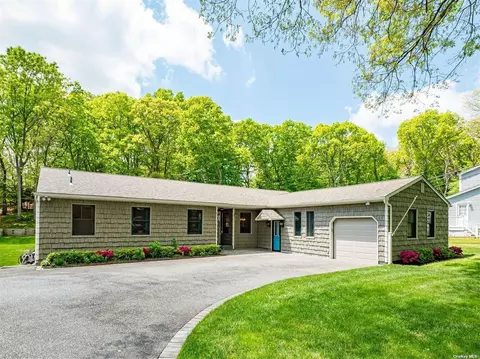 16 Burham Dr, Smithtown, NY 11787