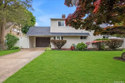 8 Bird Ln, Hicksville, NY 11801