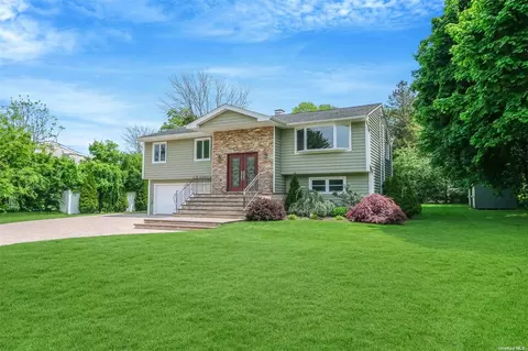 33 Peppermint Rd, Commack, NY 11725