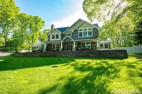 21 Fieldview Dr, Northport, NY 11768