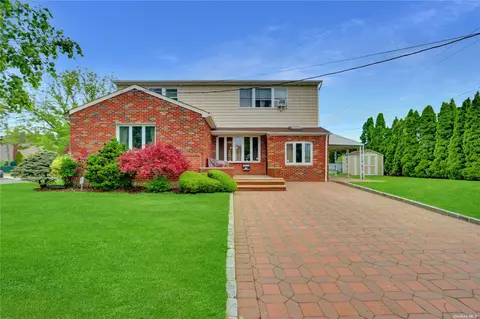 66 Hunter Ln, Hicksville, NY 11801