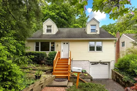 209 Spring Rd, Huntington, NY 11743