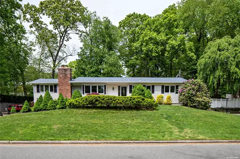 11 Pleasant Dr, East Setauket, NY 11733