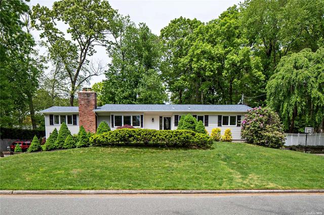 11 Pleasant Dr, East Setauket, NY 11733