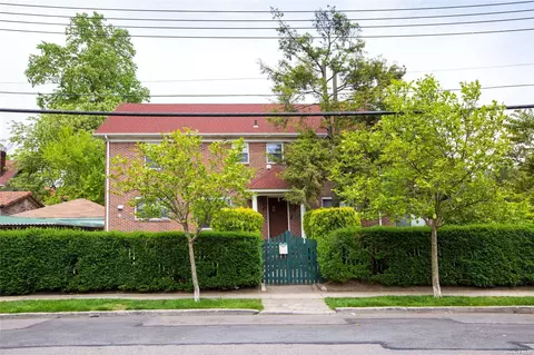 52-15 Bowne St, Flushing, NY 11355