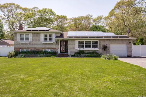 88 Vanderbilt Blvd, Oakdale, NY 11769
