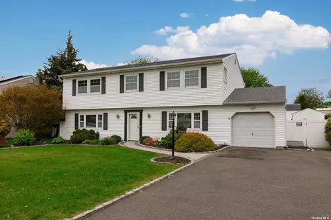 9 Ormand Ave, Medford, NY 11763