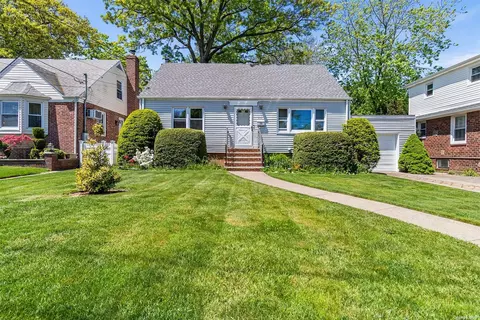 136 Boden Ave, Valley Stream, NY 11580