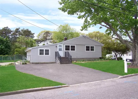 194 Smithtown Polk Blvd, Centereach, NY 11720