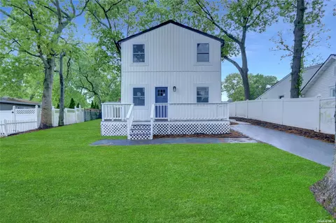 223 Seminole St, Ronkonkoma, NY 11779