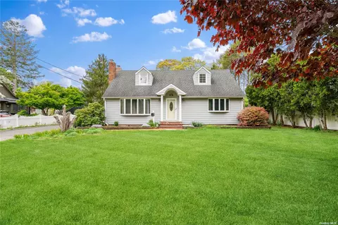 22 Astor Ave, Saint James, NY 11780
