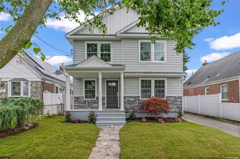 102 N 7th St, New Hyde Park, NY 11040