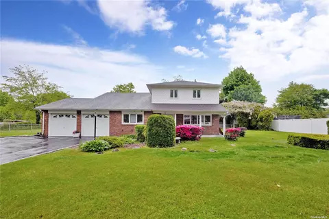 7 Teresa Ln, East Northport, NY 11731