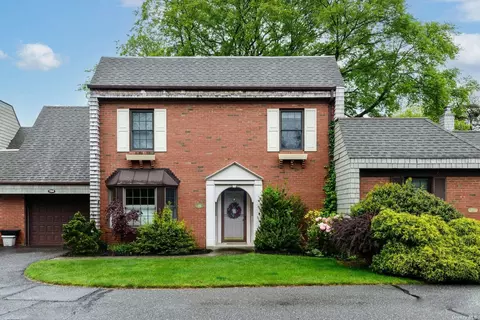 194 Captains Way #194, Bay Shore, NY 11706