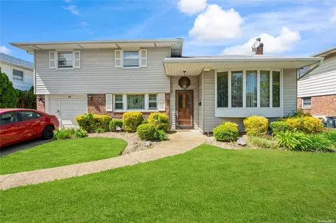 11 Lea Ann Ter, Wantagh, NY 11793