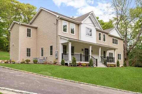 521 Old Bridge Rd, Northport, NY 11768