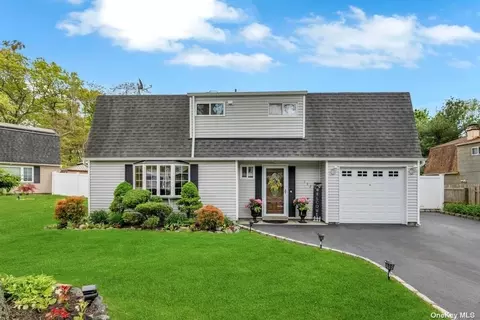132 Mooney Pond Rd, Selden, NY 11784