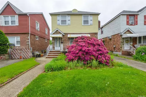 43-27 Utopia Pkwy, Flushing, NY 11358