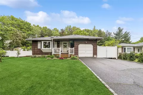 18 Richmond Blvd, Ronkonkoma, NY 11779