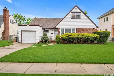 102 Joseph St, New Hyde Park, NY 11040
