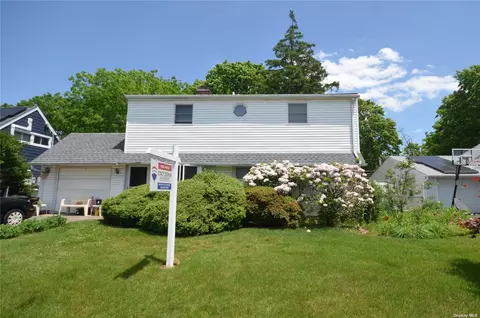 178 Choir Ln, Westbury, NY 11590