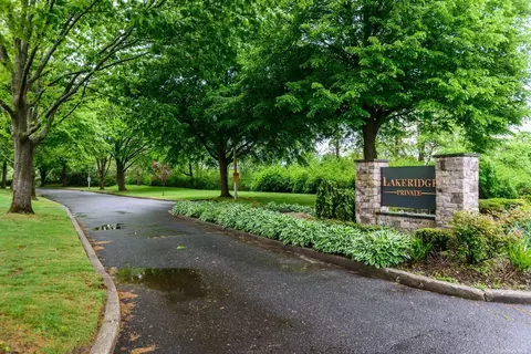 14 Lakeridge Dr #14, Huntington, NY 11743