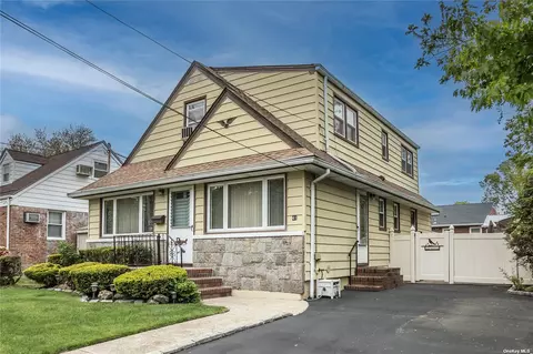 41 Surrey Ln, Valley Stream, NY 11580
