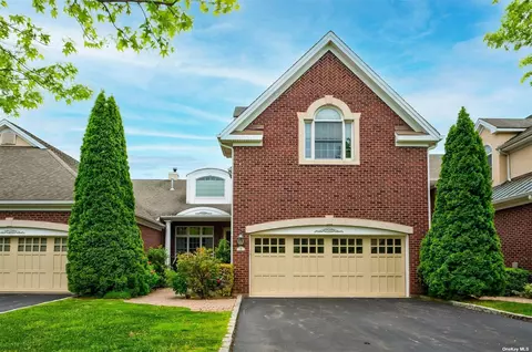 3 Kensington Cir #3, Manhasset, NY 11030
